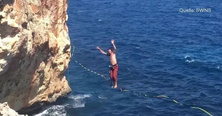 Adembenemende beelden: acrobaat toont spectaculaire stunts
